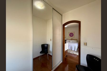 Casa à venda com 500m², 6 quartos e 6 vagas Casa à venda com 500m², 6 quartos e 6 vagasCloset Suíte 4