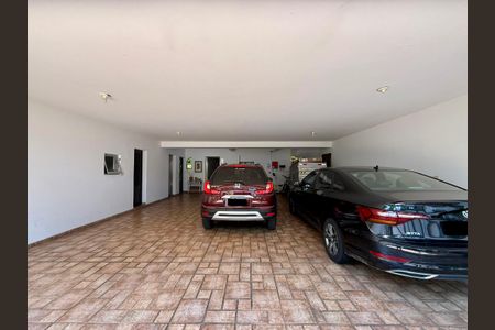 Casa à venda com 500m², 6 quartos e 6 vagas Casa à venda com 500m², 6 quartos e 6 vagasGaragem