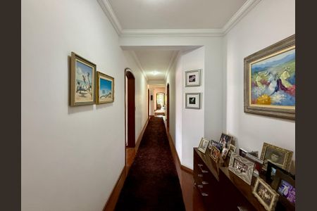 Casa à venda com 500m², 6 quartos e 6 vagas Casa à venda com 500m², 6 quartos e 6 vagasCorredor Suítes