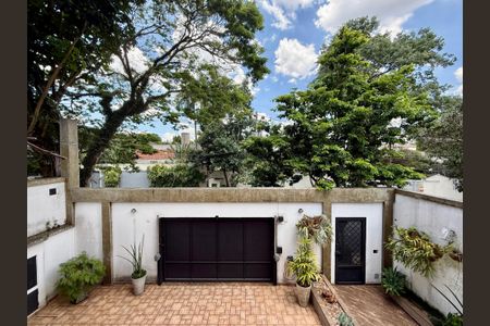 Casa à venda com 500m², 6 quartos e 6 vagas Casa à venda com 500m², 6 quartos e 6 vagasVista Cozinha