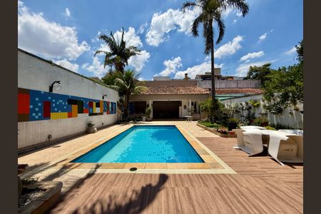 Casa à venda com 500m², 6 quartos e 6 vagas Casa à venda com 500m², 6 quartos e 6 vagasPiscina