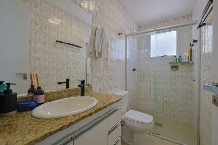 Banheiro de apartamento à venda com 2 quartos, 80m² em Horto, Belo Horizonte