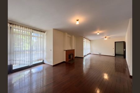 Casa para alugar com 350m², 4 quartos e 2 vagasSala