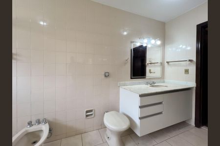 Casa para alugar com 350m², 4 quartos e 2 vagasBanheiro da Suíte