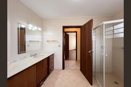 Casa para alugar com 350m², 4 quartos e 2 vagasBanheiro