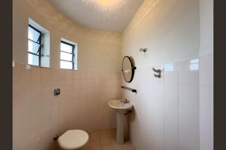 Casa para alugar com 350m², 4 quartos e 2 vagasLavabo