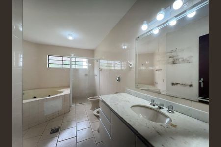 Casa para alugar com 350m², 4 quartos e 2 vagasBanheiro da Suíte