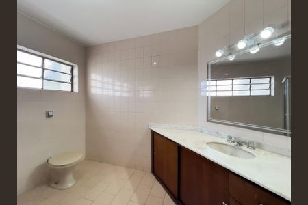 Casa para alugar com 350m², 4 quartos e 2 vagasBanheiro