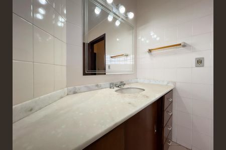 Casa para alugar com 350m², 4 quartos e 2 vagasBanheiro