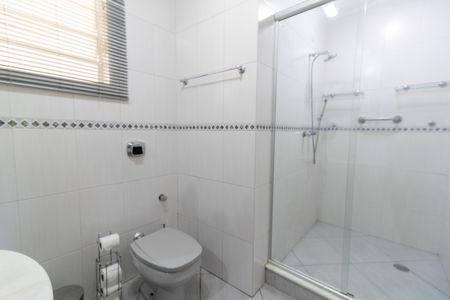 Casa à venda com 213m², 4 quartos e 5 vagas Casa à venda com 213m², 4 quartos e 5 vagasBanheiro da Suíte 1