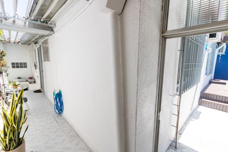 Casa à venda com 213m², 4 quartos e 5 vagas Casa à venda com 213m², 4 quartos e 5 vagasCorredor