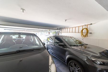 Casa à venda com 213m², 4 quartos e 5 vagas Casa à venda com 213m², 4 quartos e 5 vagasGaragem
