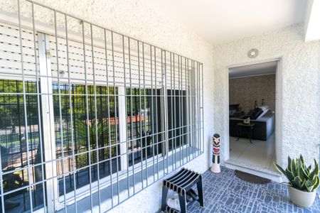 Casa à venda com 213m², 4 quartos e 5 vagas Casa à venda com 213m², 4 quartos e 5 vagasVaranda