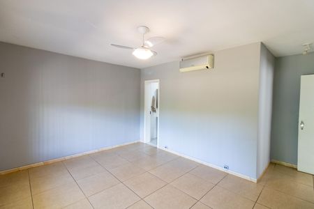 Casa à venda com 213m², 4 quartos e 5 vagas Casa à venda com 213m², 4 quartos e 5 vagasSuíte 1