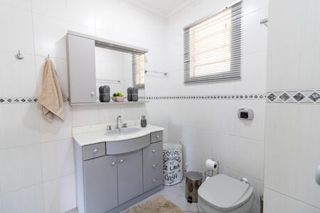 Casa à venda com 213m², 4 quartos e 5 vagas Casa à venda com 213m², 4 quartos e 5 vagasBanheiro da Suíte 1