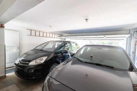 Casa à venda com 213m², 4 quartos e 5 vagas Casa à venda com 213m², 4 quartos e 5 vagasGaragem