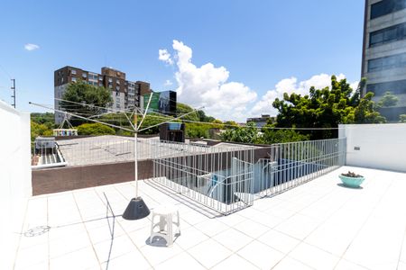 Casa à venda com 213m², 4 quartos e 5 vagas Casa à venda com 213m², 4 quartos e 5 vagasTerraço