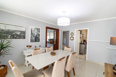 Casa à venda com 213m², 4 quartos e 5 vagas Casa à venda com 213m², 4 quartos e 5 vagasSala de Jantar