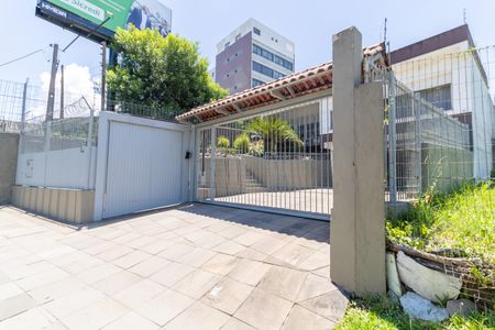 Casa à venda com 213m², 4 quartos e 5 vagas Casa à venda com 213m², 4 quartos e 5 vagasFachada