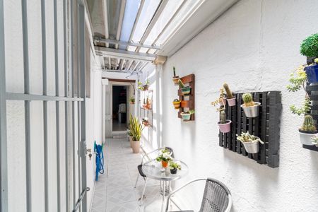 Casa à venda com 213m², 4 quartos e 5 vagas Casa à venda com 213m², 4 quartos e 5 vagasCorredor