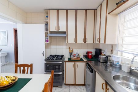 Casa à venda com 213m², 4 quartos e 5 vagas Casa à venda com 213m², 4 quartos e 5 vagasCozinha