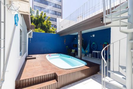 Casa à venda com 213m², 4 quartos e 5 vagas Casa à venda com 213m², 4 quartos e 5 vagasQuintal