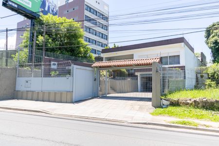 Casa à venda com 213m², 4 quartos e 5 vagas Casa à venda com 213m², 4 quartos e 5 vagasFachada