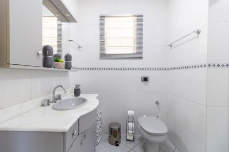 Casa à venda com 213m², 4 quartos e 5 vagas Casa à venda com 213m², 4 quartos e 5 vagasBanheiro da Suíte 1