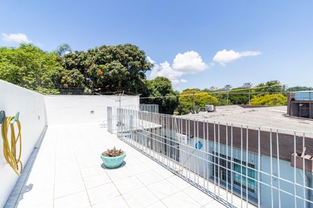 Casa à venda com 213m², 4 quartos e 5 vagas Casa à venda com 213m², 4 quartos e 5 vagasTerraço
