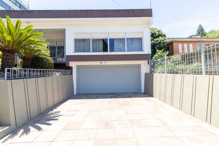 Casa à venda com 213m², 4 quartos e 5 vagas Casa à venda com 213m², 4 quartos e 5 vagasGaragem