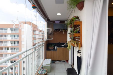 Sacada de apartamento à venda com 2 quartos, 47m² em Vila Carmosina, São Paulo
