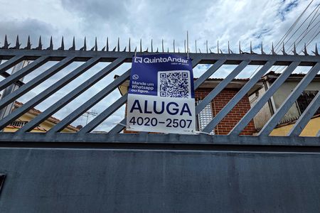 Casa para alugar com 60m², 2 quartos e 4 vagasFachada