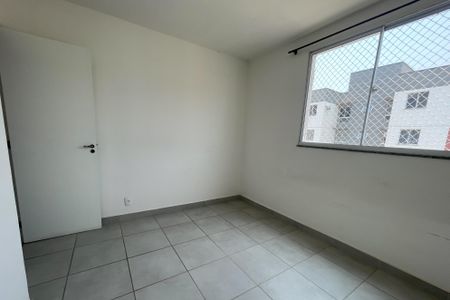 Quarto 2 de apartamento para alugar com 2 quartos, 47m² em Parque Sarapuí, Duque de Caxias