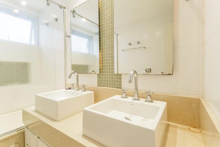 Apartamento para alugar com 150m², 3 quartos e 2 vagasBanheiro da Suíte