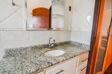 Casa à venda com 220m², 3 quartos e 4 vagasBanheiro da Suíte
