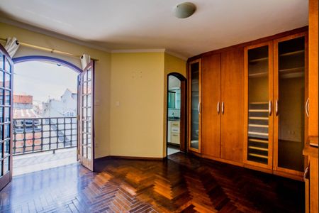 Casa à venda com 220m², 3 quartos e 4 vagasQuarto Suíte