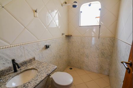 Casa à venda com 220m², 3 quartos e 4 vagasBanheiro Corredor