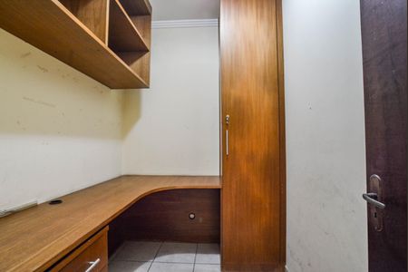 Casa à venda com 220m², 3 quartos e 4 vagasQuarto de Serviço