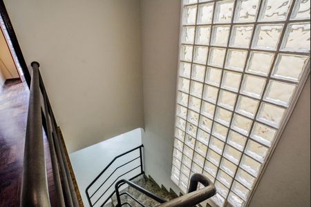 Casa à venda com 220m², 3 quartos e 4 vagasEscada