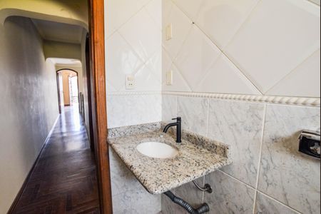 Casa à venda com 220m², 3 quartos e 4 vagasBanheiro Corredor