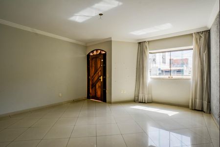 Casa à venda com 220m², 3 quartos e 4 vagasSala