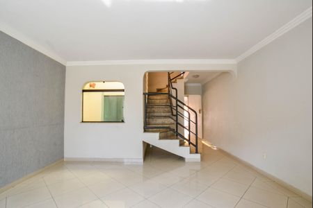 Casa à venda com 220m², 3 quartos e 4 vagasSala