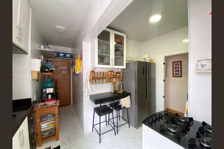 Apartamento à venda com 116m², 4 quartos e sem vagaCozinha e Área de Serviço