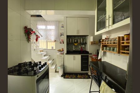 Apartamento à venda com 116m², 4 quartos e sem vagaCozinha e Área de Serviço