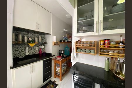 Apartamento à venda com 116m², 4 quartos e sem vagaCozinha e Área de Serviço