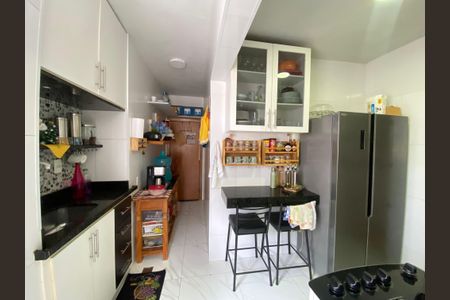 Apartamento à venda com 116m², 4 quartos e sem vagaCozinha e Área de Serviço