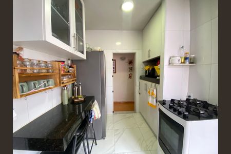 Apartamento à venda com 116m², 4 quartos e sem vagaCozinha e Área de Serviço