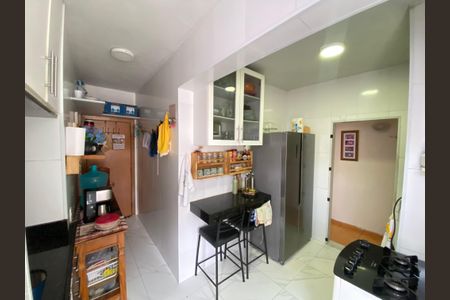 Apartamento à venda com 116m², 4 quartos e sem vagaCozinha e Área de Serviço