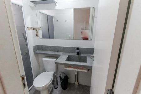 Banheiro de apartamento para alugar com 2 quartos, 43m² em Jardim Helga, São Paulo