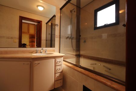 Apartamento à venda com 104m², 3 quartos e 2 vagasBanheiro da Suíte